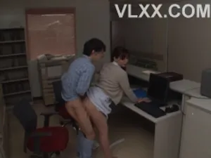 Cửa hàng quần áo luôn đông khách bởi vì cô chủ shop giỏi gạ phang khách nam