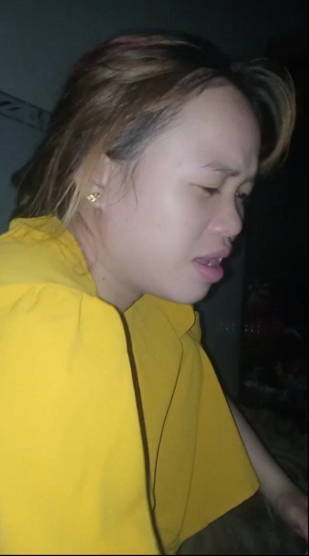 Cô nhân viên dọn nhà dam dang và anh chàng may mắn